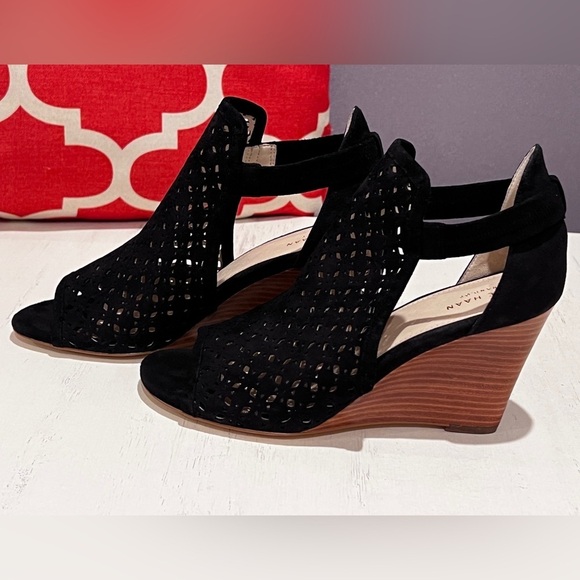 Cole Haan - Grand Edie Black Wedge Sandals with Open Toe & Cutout Design - NWOT - Picture 3 of 6